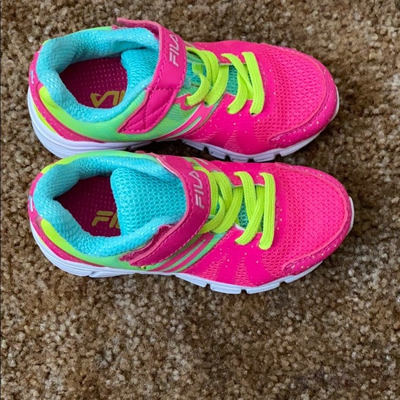 Fila sneakers for toddler girls - Picture 2 of 6